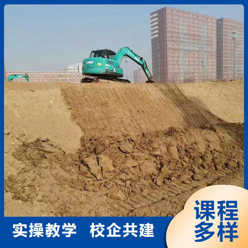 挖掘机操作虎振技校师资力量强当地供应商