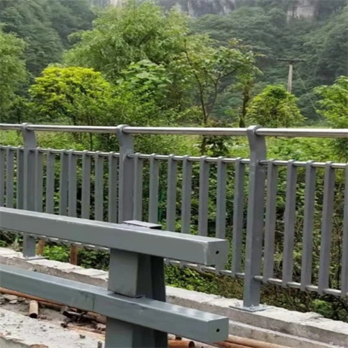 性价比高的灯光防撞护栏生产厂家