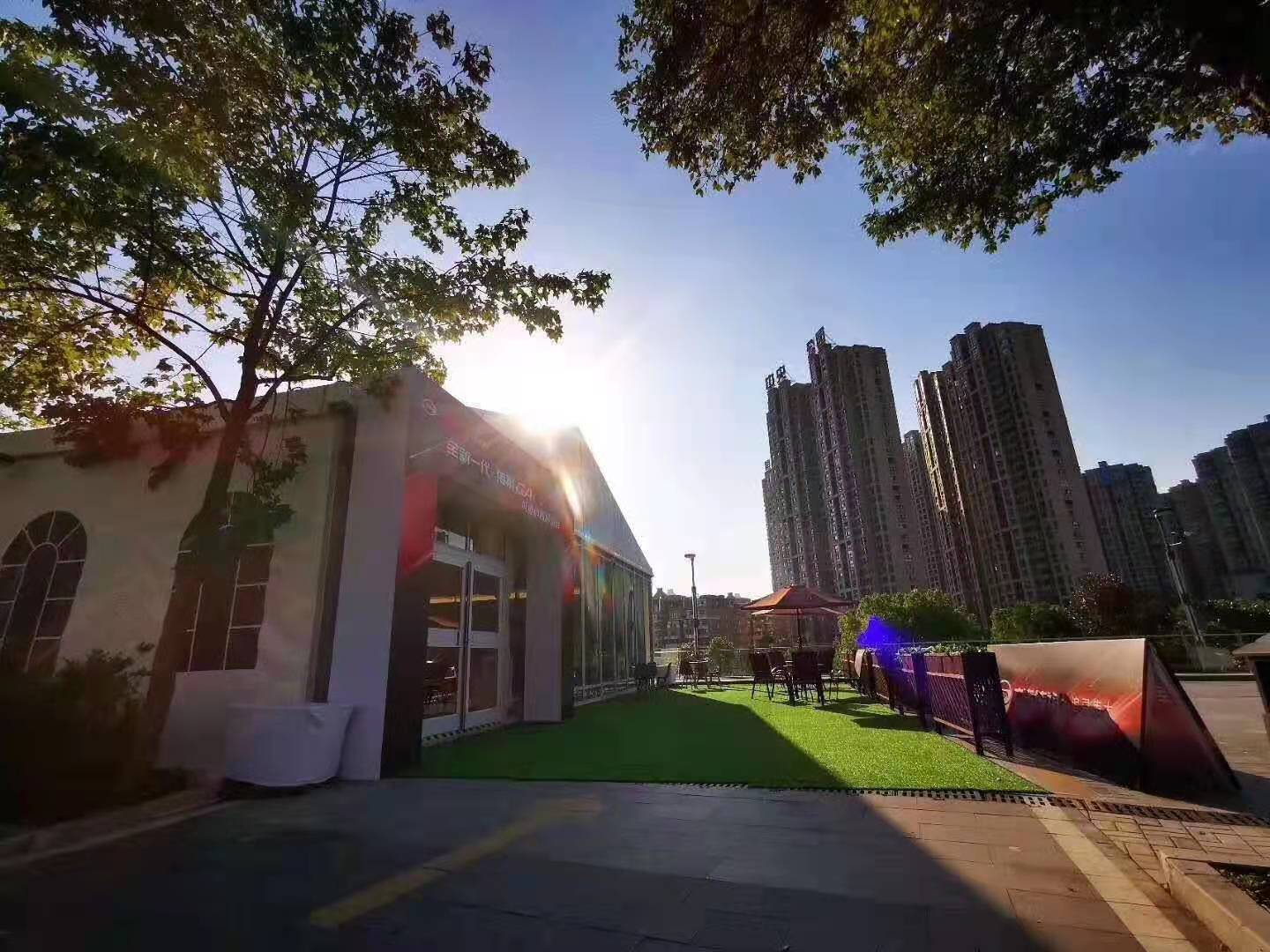 武汉华中科技大学体育馆玻璃蓬房搭建